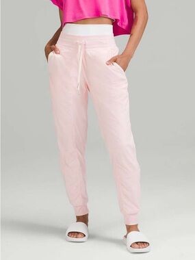 🍓 Lululemon Dance Studio Mid-Rise Lined Jogger Size 6 Strawberry Milkshake
